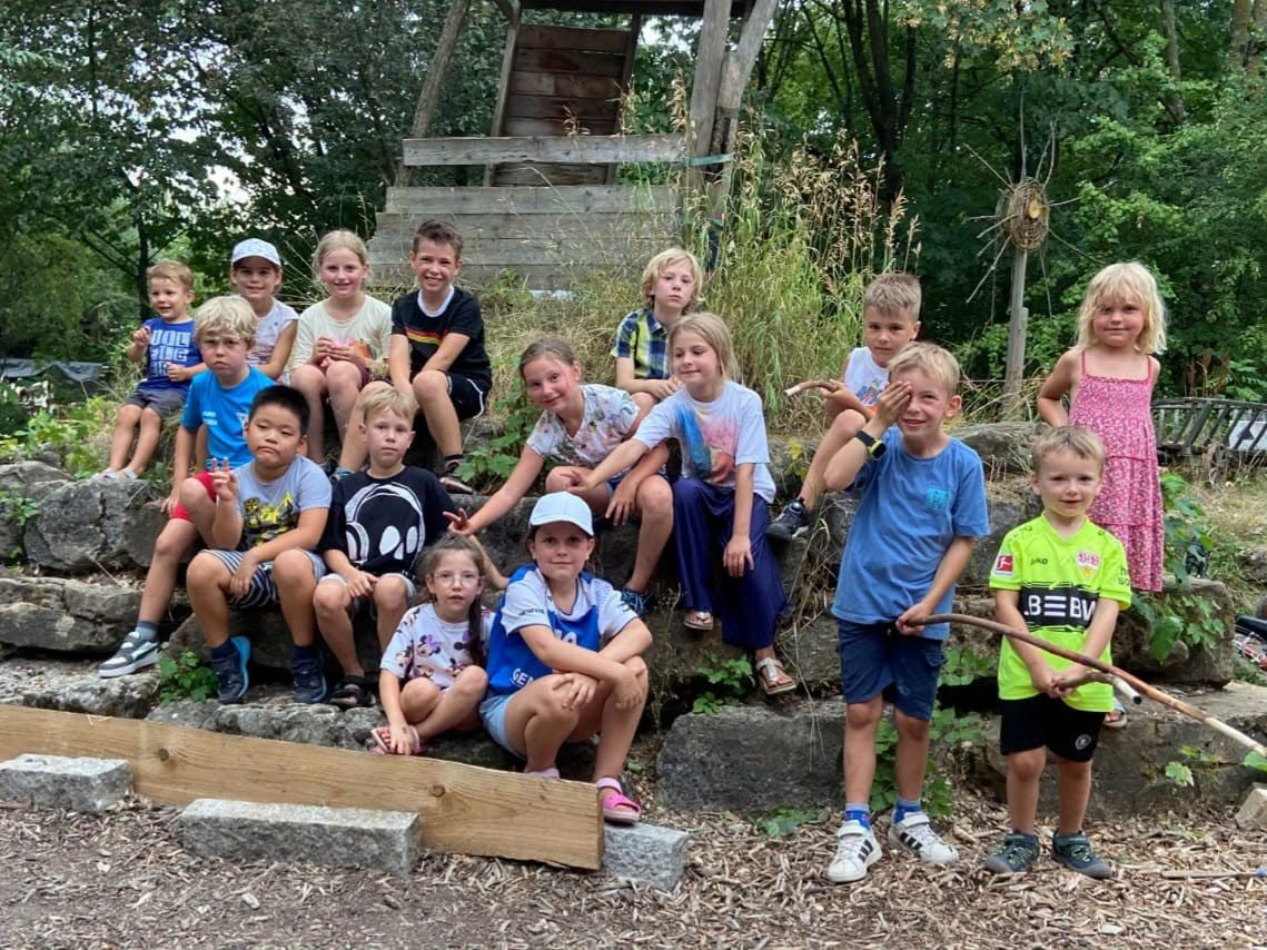 Die F-Jugend hat sich am Freitag mit einem Grillfest auf der Jugendfarm in die S